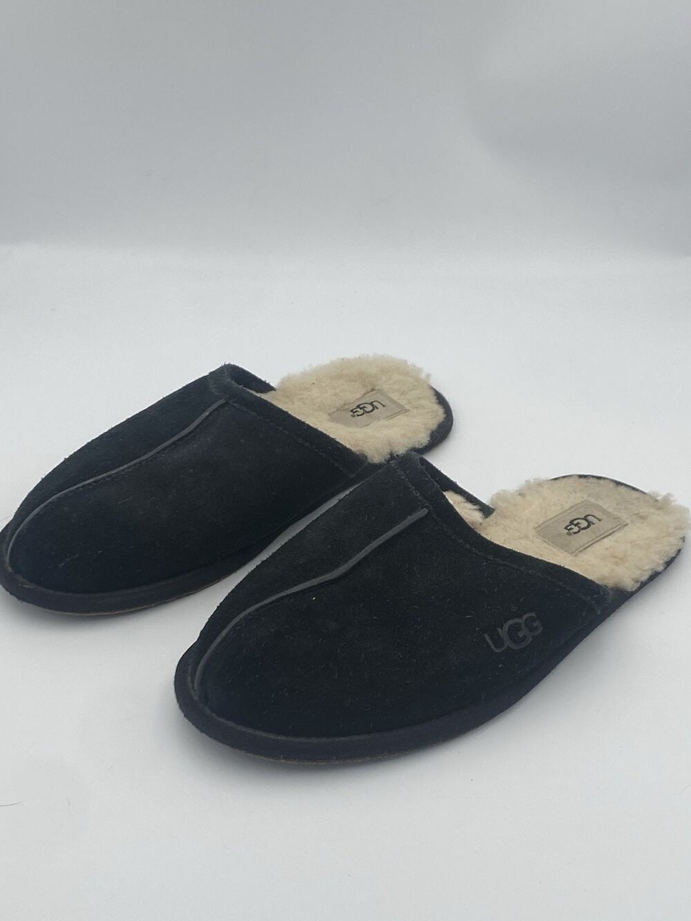 UGG Scuff Slippers Men’s Size 8 Black Suede Sheepskin Fur Lined Mules